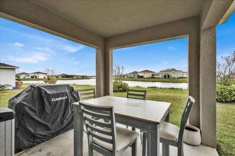 House in Kissimmee, Florida 4 bedrooms, 199.09 sq.m. № 1736571 - photo 14