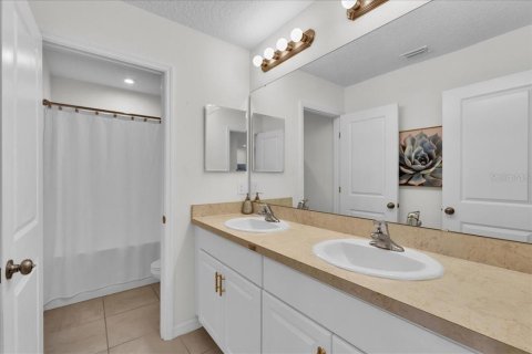 House in Kissimmee, Florida 4 bedrooms, 199.09 sq.m. № 1736571 - photo 16