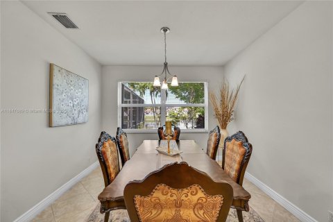 House in Margate, Florida 4 bedrooms, 240.9 sq.m. № 1851960 - photo 12