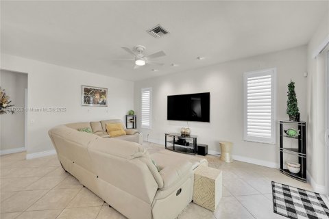 House in Margate, Florida 4 bedrooms, 240.9 sq.m. № 1851960 - photo 16
