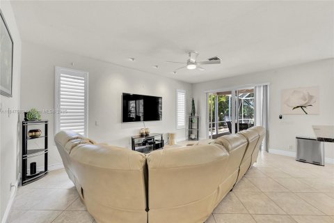 House in Margate, Florida 4 bedrooms, 240.9 sq.m. № 1851960 - photo 19