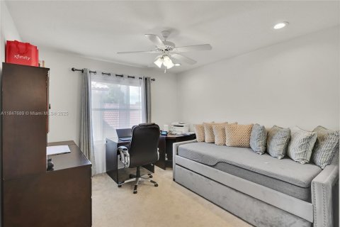 House in Margate, Florida 4 bedrooms, 240.9 sq.m. № 1851960 - photo 21