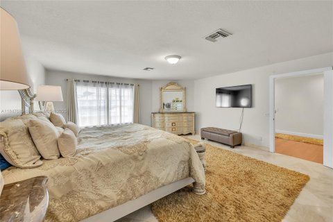 House in Margate, Florida 4 bedrooms, 240.9 sq.m. № 1851960 - photo 25