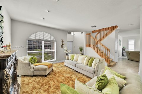 House in Margate, Florida 4 bedrooms, 240.9 sq.m. № 1851960 - photo 10