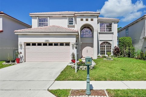 House in Margate, Florida 4 bedrooms, 240.9 sq.m. № 1851960 - photo 2