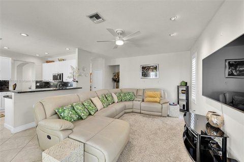 House in Margate, Florida 4 bedrooms, 240.9 sq.m. № 1851960 - photo 20
