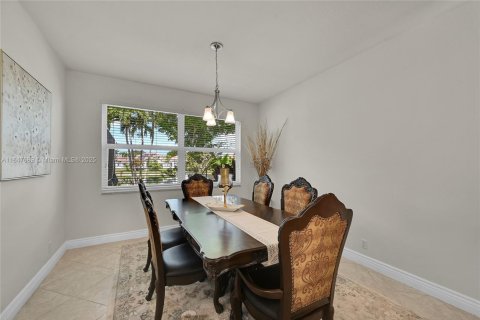 House in Margate, Florida 4 bedrooms, 240.9 sq.m. № 1851960 - photo 11