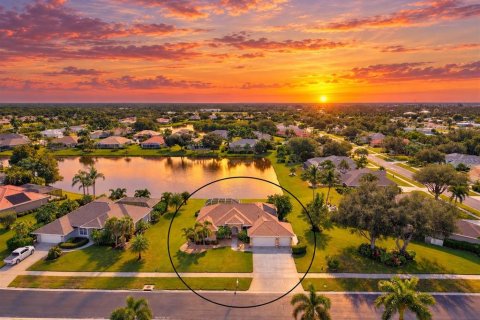 House in Englewood, Florida 3 bedrooms, 188.41 sq.m. № 2342058