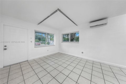 Villa ou maison à louer à Miramar, Floride: 1 chambre, 730.12 m2 № 2417539 - photo 5