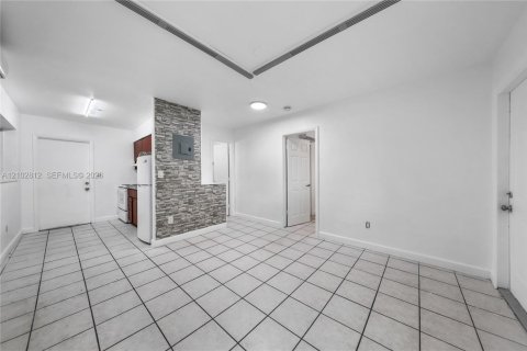 Villa ou maison à louer à Miramar, Floride: 1 chambre, 730.12 m2 № 2417539 - photo 2