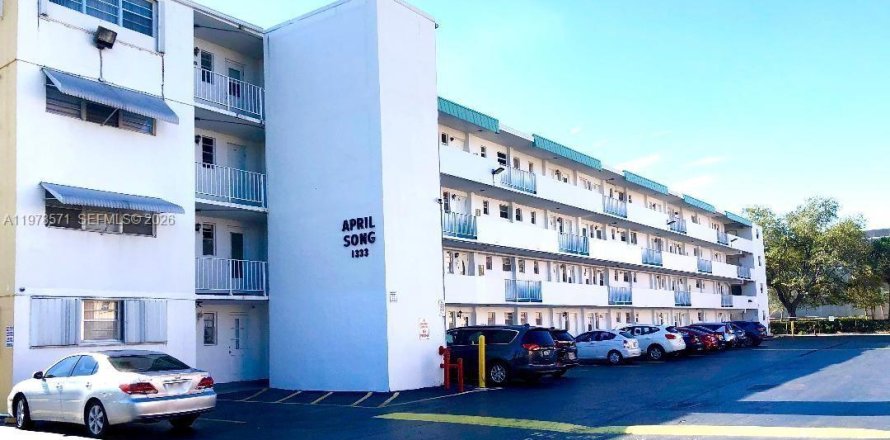 Condominio en Hallandale Beach, Florida, 1 dormitorio  № 2051668