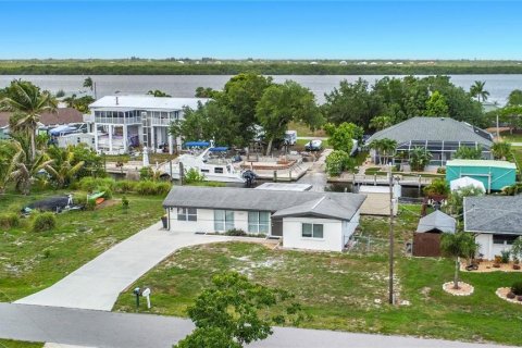 Villa ou maison à louer à Punta Gorda, Floride: 3 chambres, 138.15 m2 № 2137785 - photo 3