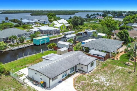 Villa ou maison à louer à Punta Gorda, Floride: 3 chambres, 138.15 m2 № 2137785 - photo 6