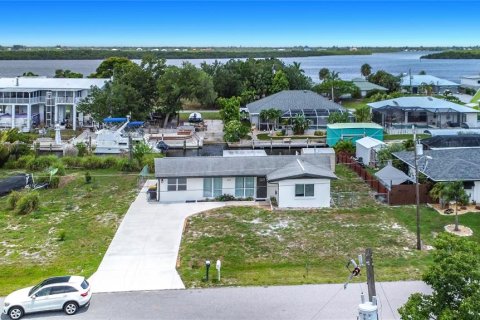 Villa ou maison à Punta Gorda, Floride 3 chambres, 138.15 m2 № 2137785