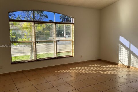 Touwnhouse à louer à Pembroke Pines, Floride: 2 chambres, 117.43 m2 № 2000804 - photo 6