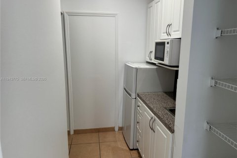 Touwnhouse à louer à Pembroke Pines, Floride: 2 chambres, 117.43 m2 № 2000804 - photo 15