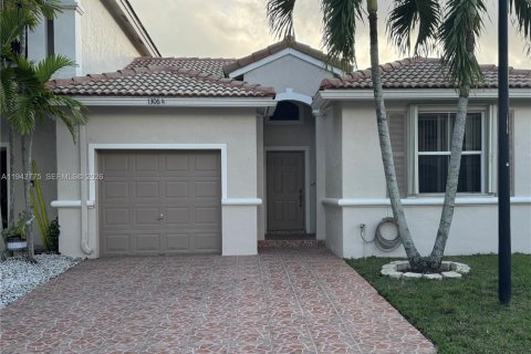 Townhouse in Pembroke Pines, Florida 2 bedrooms, 117.43 sq.m. № 2000804