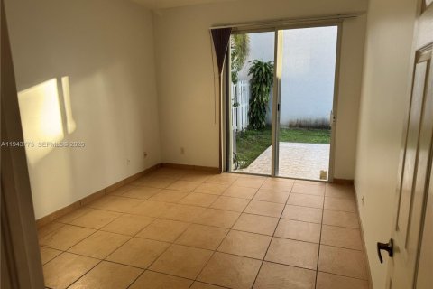 Touwnhouse à louer à Pembroke Pines, Floride: 2 chambres, 117.43 m2 № 2000804 - photo 11