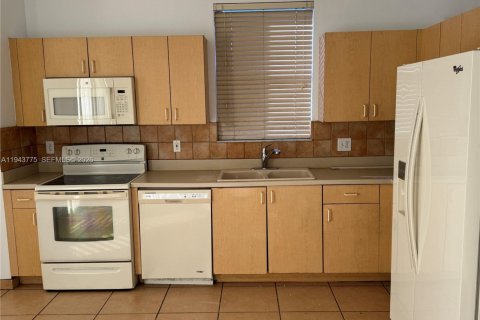 Touwnhouse à louer à Pembroke Pines, Floride: 2 chambres, 117.43 m2 № 2000804 - photo 5