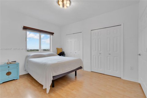 Condo in Miami, Florida, 2 bedrooms  № 2045379 - photo 13