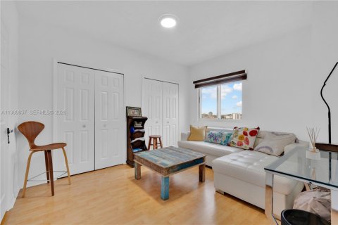 Condo in Miami, Florida, 2 bedrooms  № 2045379 - photo 15