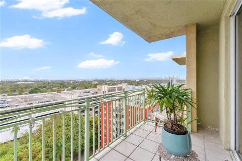 Condo in Miami, Florida, 2 bedrooms  № 2045379 - photo 5