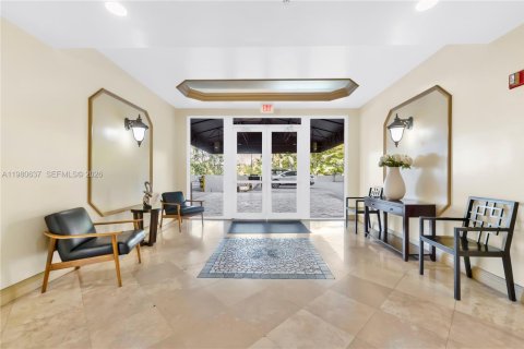 Condo in Miami, Florida, 2 bedrooms  № 2045379 - photo 29
