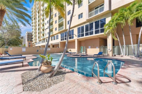 Condo in Miami, Florida, 2 bedrooms  № 2045379 - photo 21