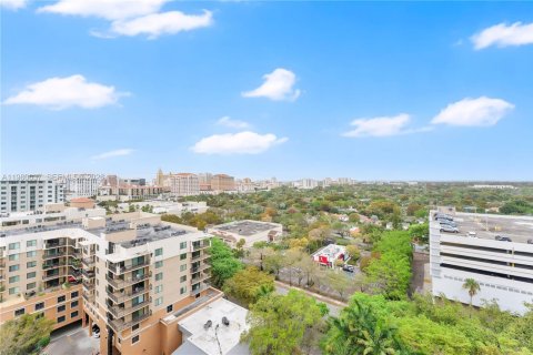 Condo in Miami, Florida, 2 bedrooms  № 2045379 - photo 17