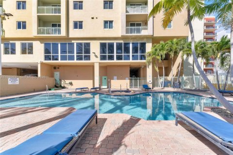 Condo in Miami, Florida, 2 bedrooms  № 2045379 - photo 22