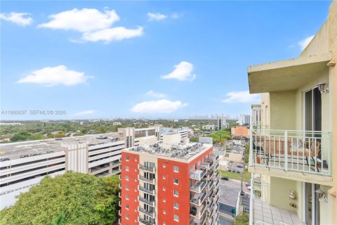 Condo in Miami, Florida, 2 bedrooms  № 2045379 - photo 19