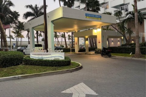 Condominio en alquiler en Miami Beach, Florida, 1 dormitorio, 67.45 m2 № 2176426 - foto 2