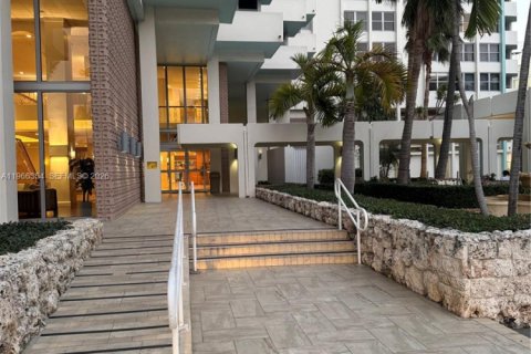 Condominio en alquiler en Miami Beach, Florida, 1 dormitorio, 67.45 m2 № 2176426 - foto 3