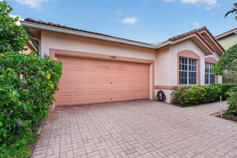 House in Delray Beach, Florida 4 bedrooms, 186.18 sq.m. № 2250716