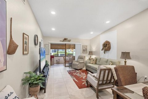 Condo in Bradenton, Florida, 2 bedrooms  № 1846448 - photo 11