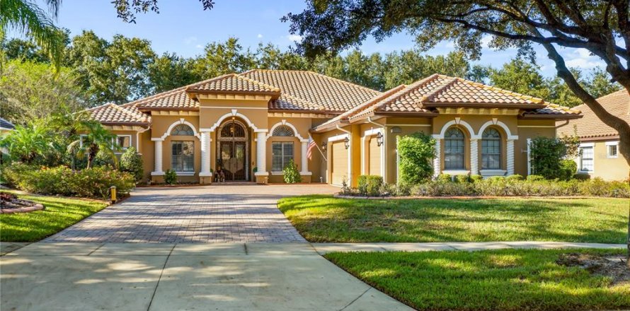 Casa en Howey-in-the-Hills, Florida 3 dormitorios, 309.09 m2 № 2427011