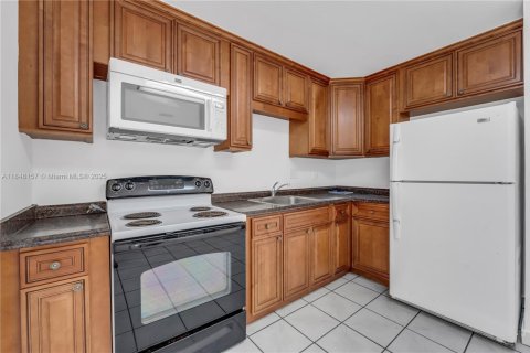 Commercial property in Hollywood, Florida 178 sq.m. № 1850695 - photo 26