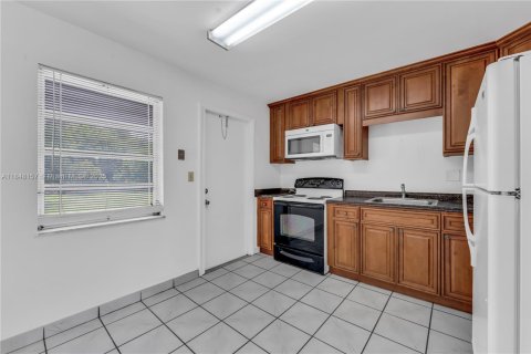 Commercial property in Hollywood, Florida 178 sq.m. № 1850695 - photo 25