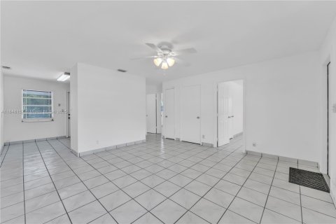 Commercial property in Hollywood, Florida 178 sq.m. № 1850695 - photo 23