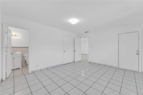 Commercial property in Hollywood, Florida 178 sq.m. № 1850695 - photo 15