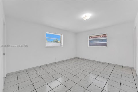 Commercial property in Hollywood, Florida 178 sq.m. № 1850695 - photo 13