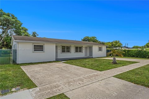 Commercial property in Hollywood, Florida 178 sq.m. № 1850695 - photo 4