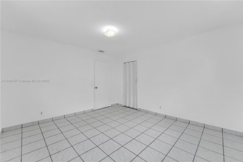 Commercial property in Hollywood, Florida 178 sq.m. № 1850695 - photo 18