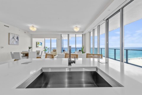 Condominio en venta en Riviera Beach, Florida, 2 dormitorios, 191.84 m2 № 2158348 - foto 24