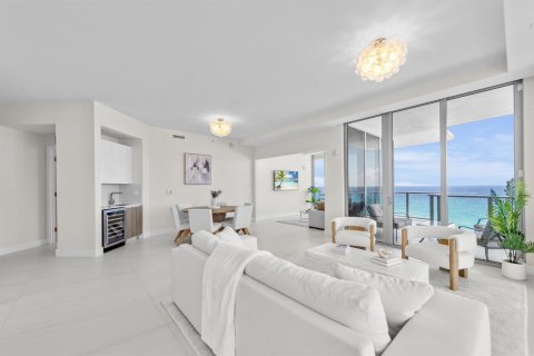 Condominio en venta en Riviera Beach, Florida, 2 dormitorios, 191.84 m2 № 2158348 - foto 3