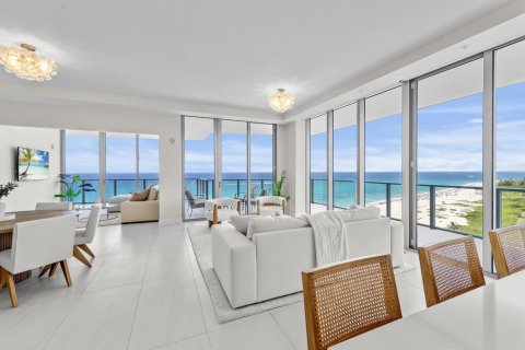Condominio en venta en Riviera Beach, Florida, 2 dormitorios, 191.84 m2 № 2158348 - foto 2