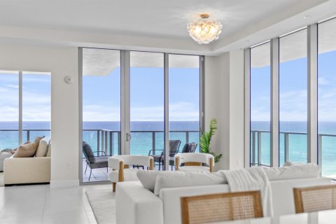 Condominio en venta en Riviera Beach, Florida, 2 dormitorios, 191.84 m2 № 2158348 - foto 4