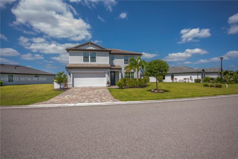 House in Fort Myers, Florida 5 bedrooms № 2091038