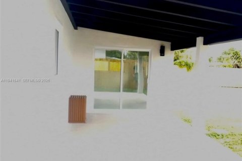 House in Miami, Florida 4 bedrooms, 141.21 sq.m. № 1999904 - photo 29