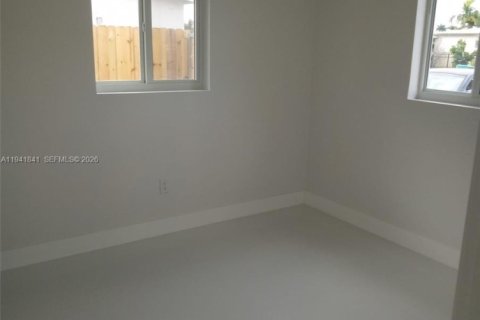 House in Miami, Florida 4 bedrooms, 141.21 sq.m. № 1999904 - photo 20